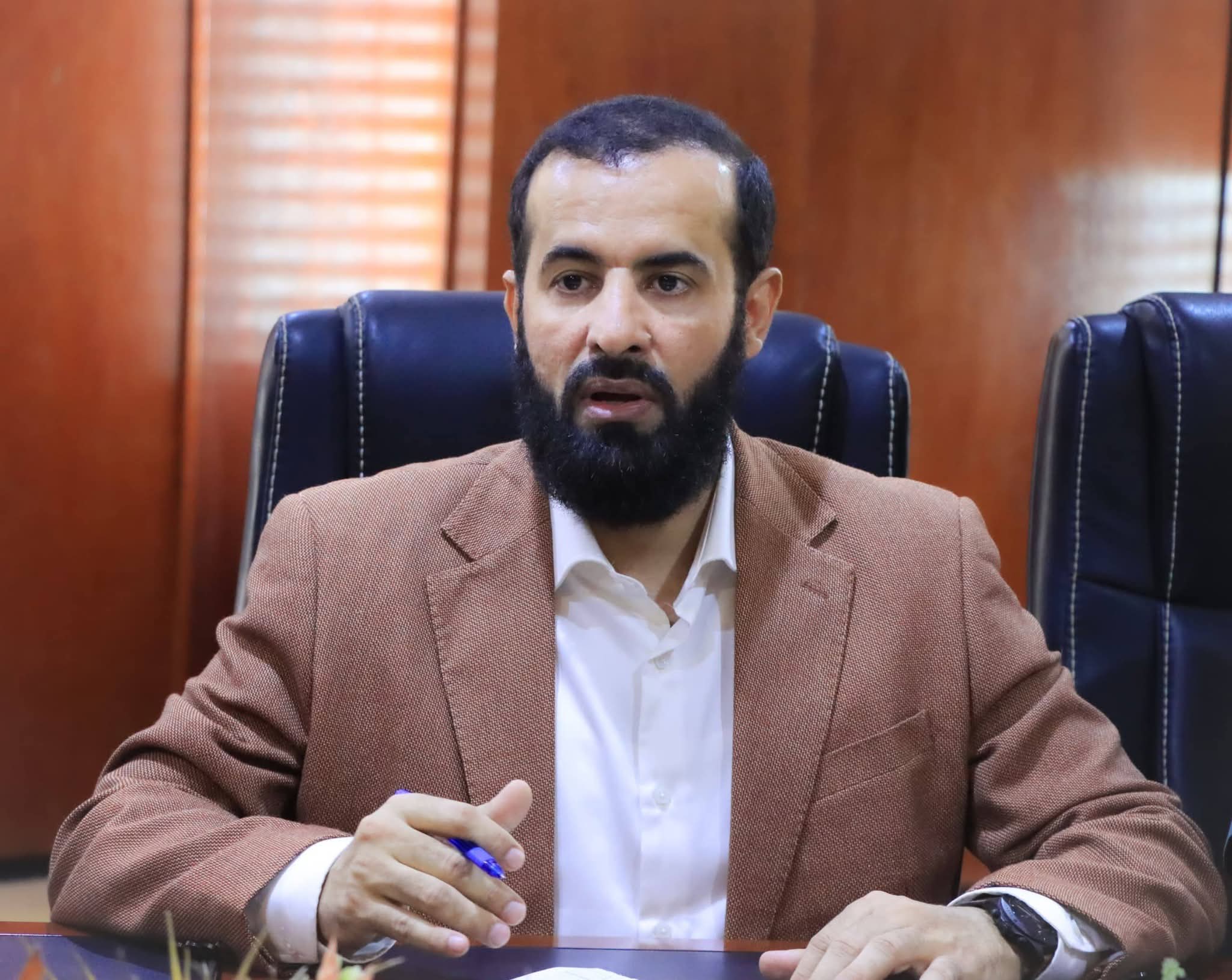 أعتذر من الكادر الرسمي.. الرباش يوجّه بصرف حافز مالي للتربويين المتطوعين في أبين