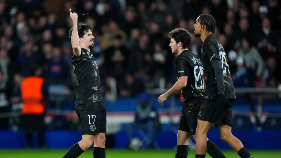 سان جيرمان يسحق تشيلسي ويضع قدما في ربع النهائي