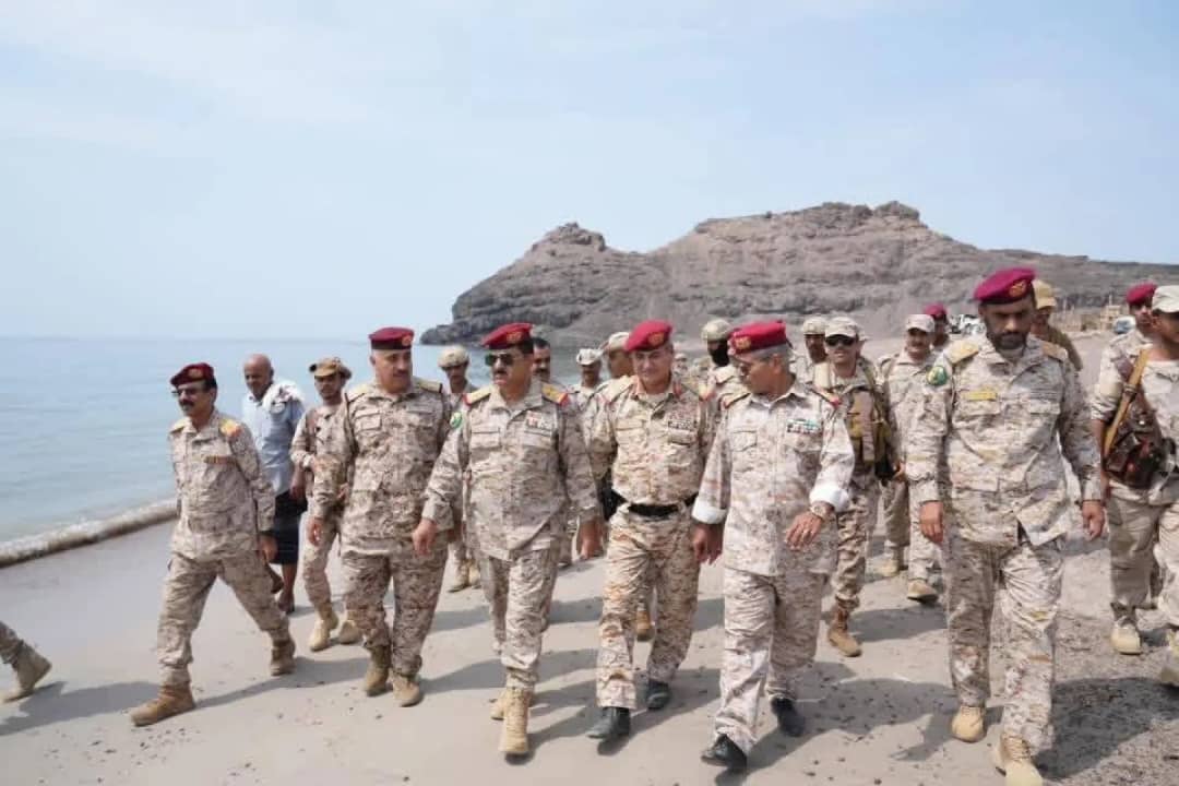 القوات الحكومية ترفع جاهزيتها القتالية في باب المندب