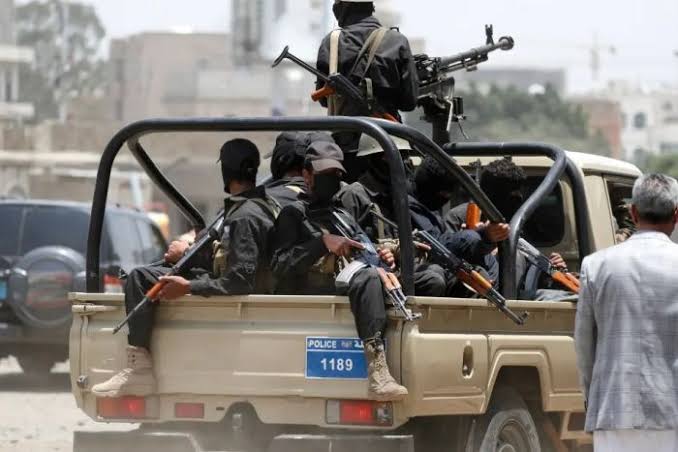 بعد مداهمة منزلها.. ميليشيا الحوثي تختطف ناشطة بارزة في صنعاء