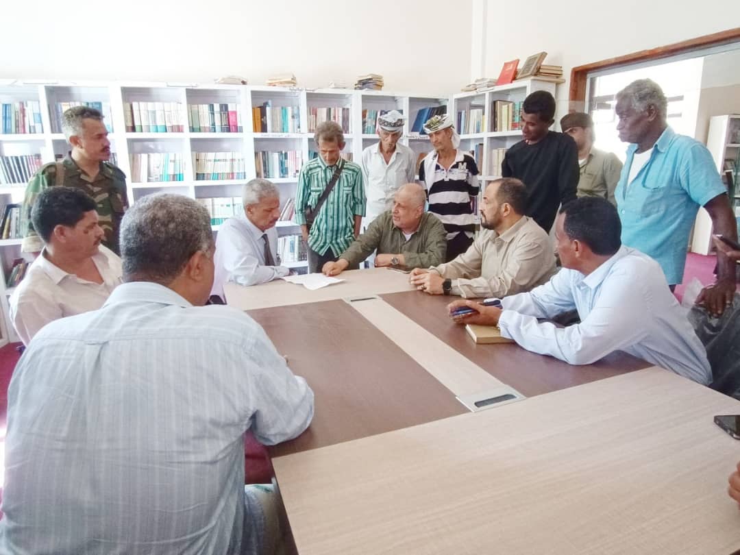 محافظ لحج يتفقد الانضباط الوظيفي بالمرافق الحكومية عقب انتهاء إجازة عيد الفطر المبارك