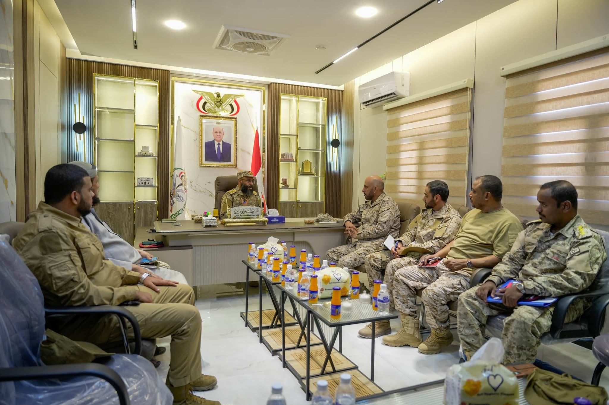 قائد المنطقة العسكرية الأولى يستقبل قائد قوات التحالف في حضرموت