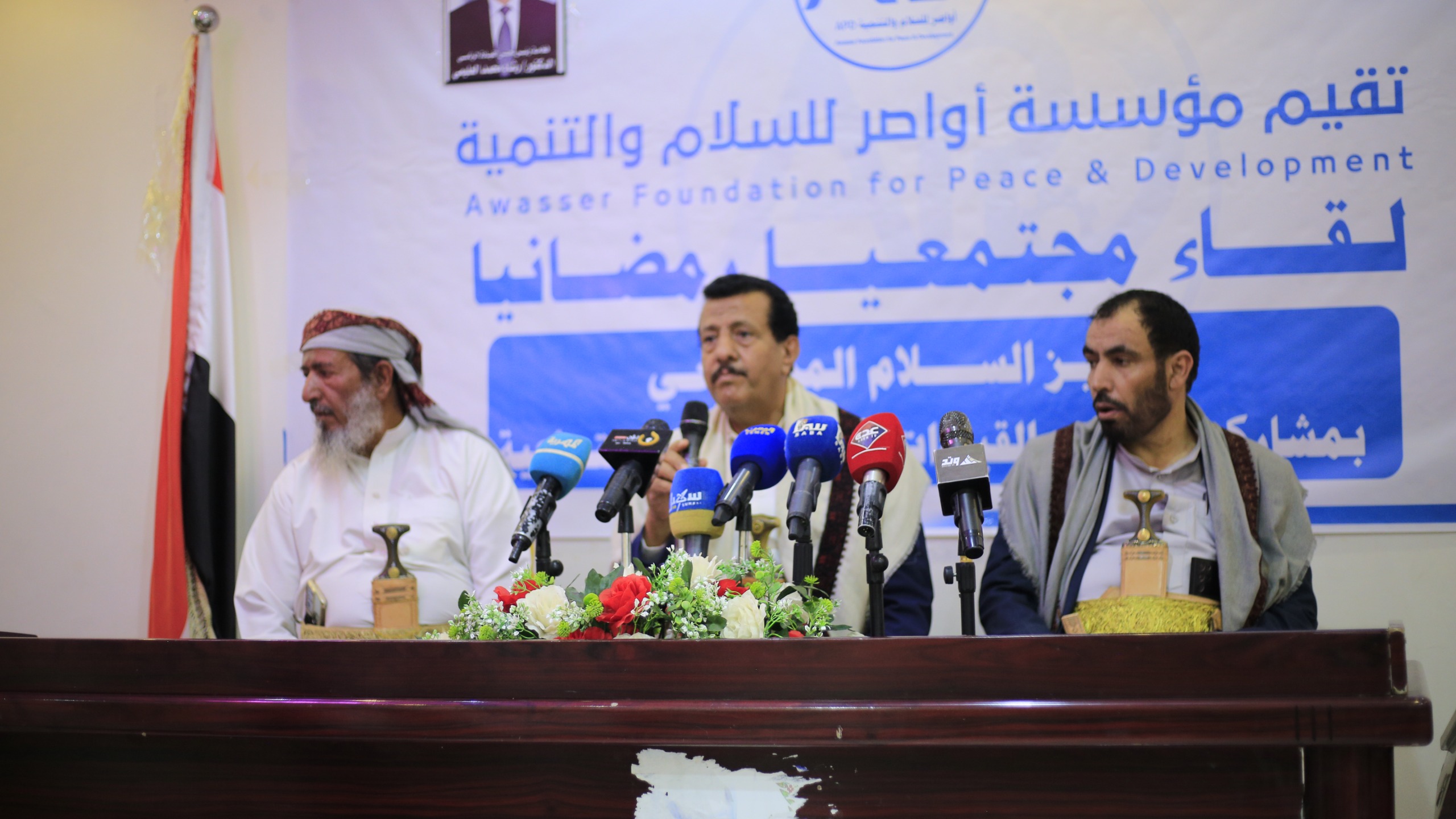 وكيل محافظة مأرب يؤكد دور القيادات المجتمعية في تعزيز الأمن والسلم الاجتماعي