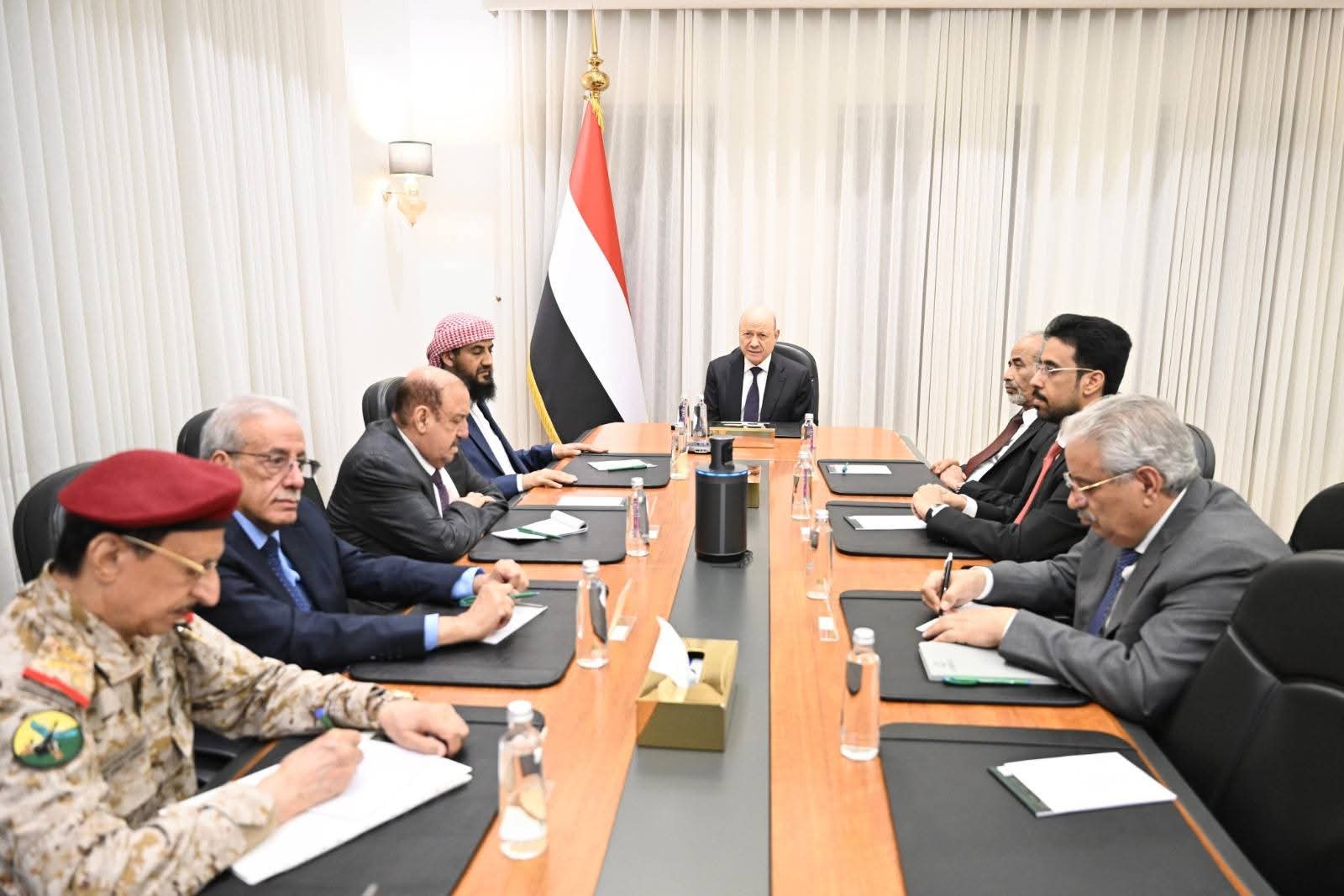 مجلس الدفاع الوطني يقر حزمة إجراءات لدعم معركة التحرير واستئناف تصدير النفط