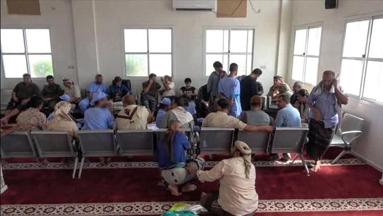 النيابة العامة بلحج تفرج عن 16 سجينًا من المعسرين بعد سداد الالتزامات المالية