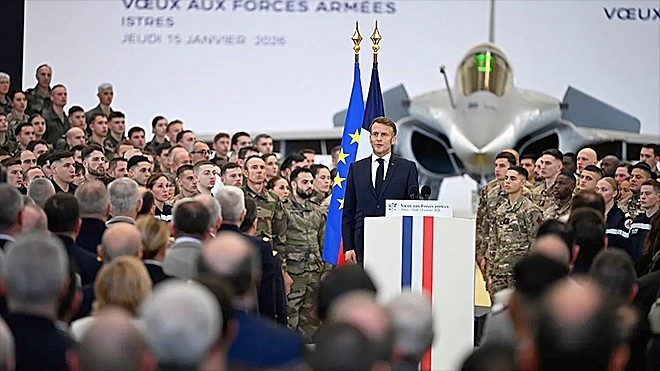 فرنسا تتعهد بتعزيز وجودها العسكري في البحر الأحمر