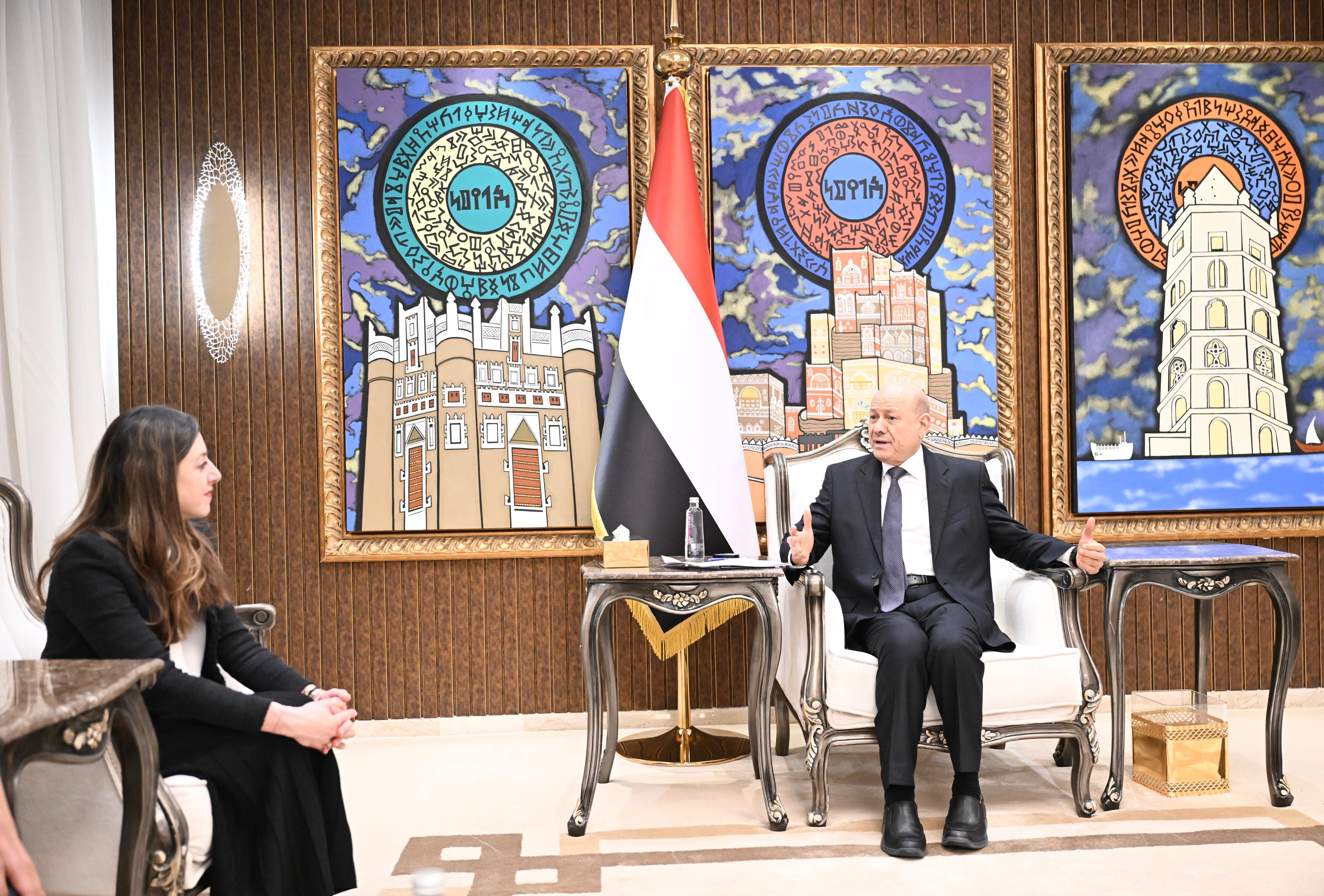 العليمي: التعاطي مع الحوثيين كسلطة أمر واقع يعني شرعنة الحق الإلهي والعنصرية والسلاح خارج الدولة