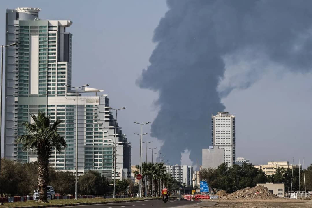 الدفاعات الخليجية تُدمر 12 “باليستياً” و50 “مسيّرة”... وإصابة 3 عسكريين كويتيين